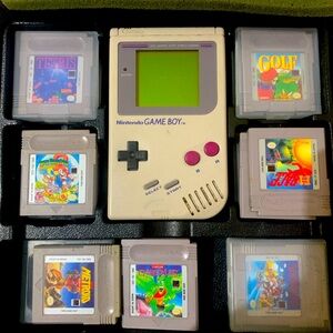 1989 Nintendo Gameboy.    10 games included with carrying case. Not tested as-is